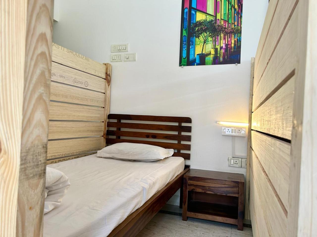 Hostel Lifespace- Twin Bungalow With Pods, Bunks, Private Rooms, Cowork & Cafe Pune Bagian luar foto